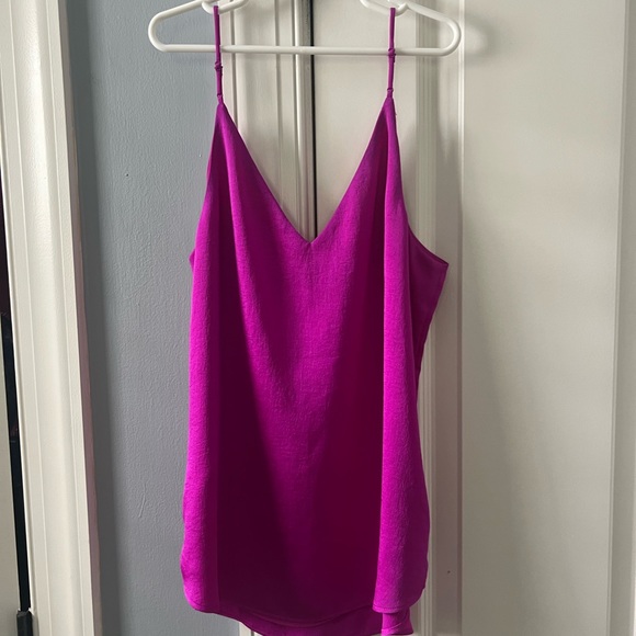 EXPRESS V-Neck Downtown Cami - Picture 6 of 9